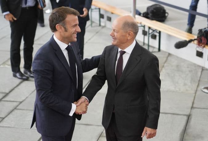 Scholz pret Macron-in në Gjermani: Do të mbështesim Ukrainën për aq kohë sa të jetë e nevojshme