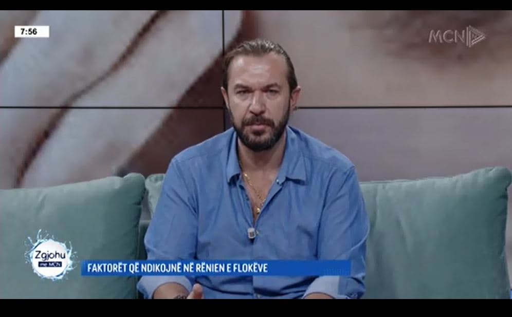 Rënia e flokëve të meshkuj/ Kola: Ndikues, faktori gjenetik nga nëna dhe stresi