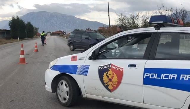 Pogradec/ Humb kontrollin e mjetit dhe del nga rruga, dy të plagosur