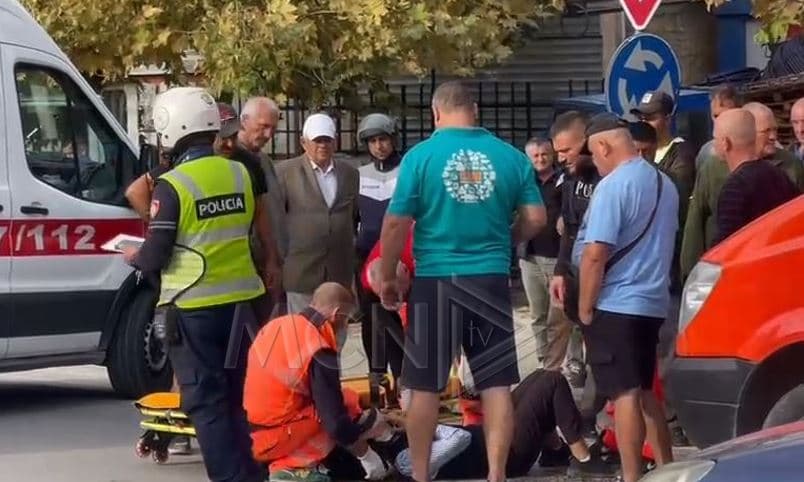 Aksident në Vlorë, furgoni përplas këmbësoren teksa kalonte rrugën