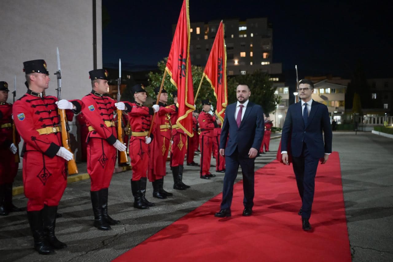 Ministri Vëngu priti homologun Maqedonci: Kosova, prioritet strategjik kombëtar i Shqipërisë