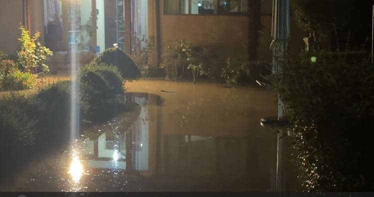 Reshjet e shiut shkaktojnë dëme në Lezhë, përrenjtë dhe kanali i ujërave dolën nga shtrati