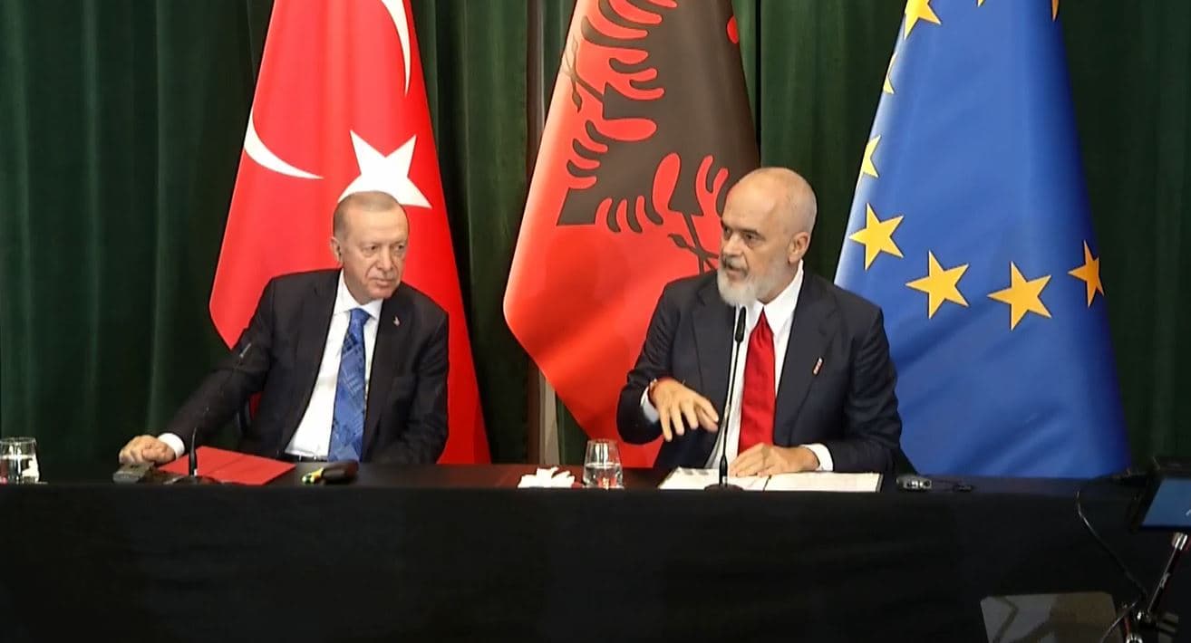 Rama: Turqia do na dhurojë dronë kamikazë. Mesazh që Shqipëria është e pagoditshme (VIDEO)