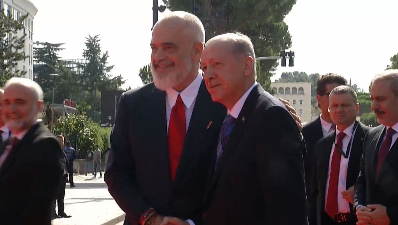 Erdogan pritet në Kryeministri nga Edi Rama (VIDEO)