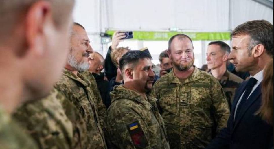 Franca trajnon ukrainasit për të luftuar Rusinë