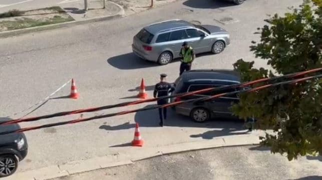 Makina përplas këmbësoren në Vlorë, dërgohet në spital
