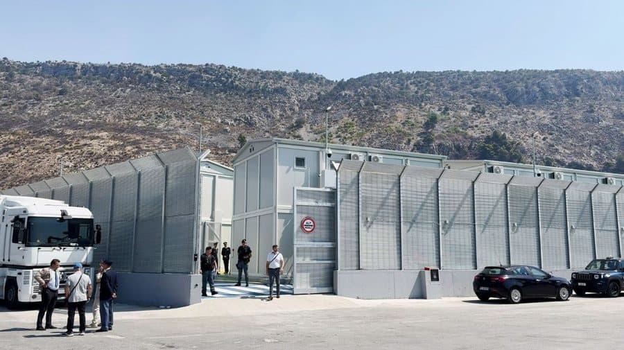 Dy të mitur dhe dy të sëmurë, kthehen në Itali 4 emigrantë