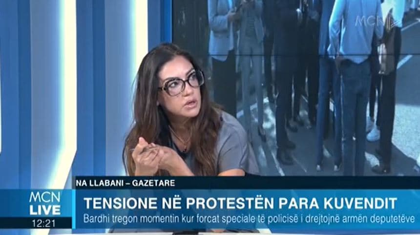 Policia ‘kërcënon’ deputetin/ Llabani: E ndaluar, nxjerrja e armës nga ana e policisë është shkelje (VIDEO)