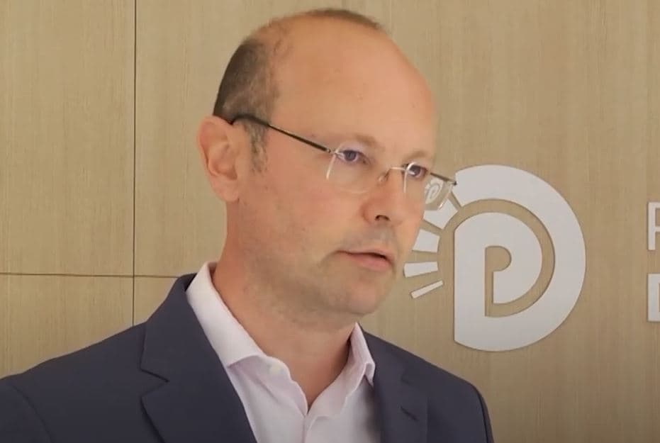 Votimi elektronik përplas PD – LZHK/ Vlefshmëria e ID të votuesve nga jashtë shkakton debat në KQZ (VIDEO)