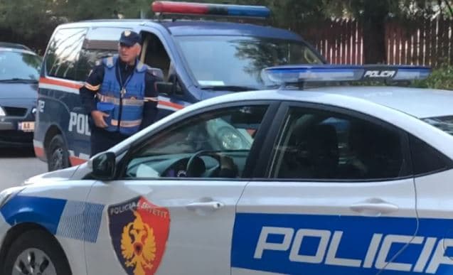 Ishte shpallur në kërkim për shfrytëzim prostitucioni, arrestohet 45-vjeçarja në Fier
