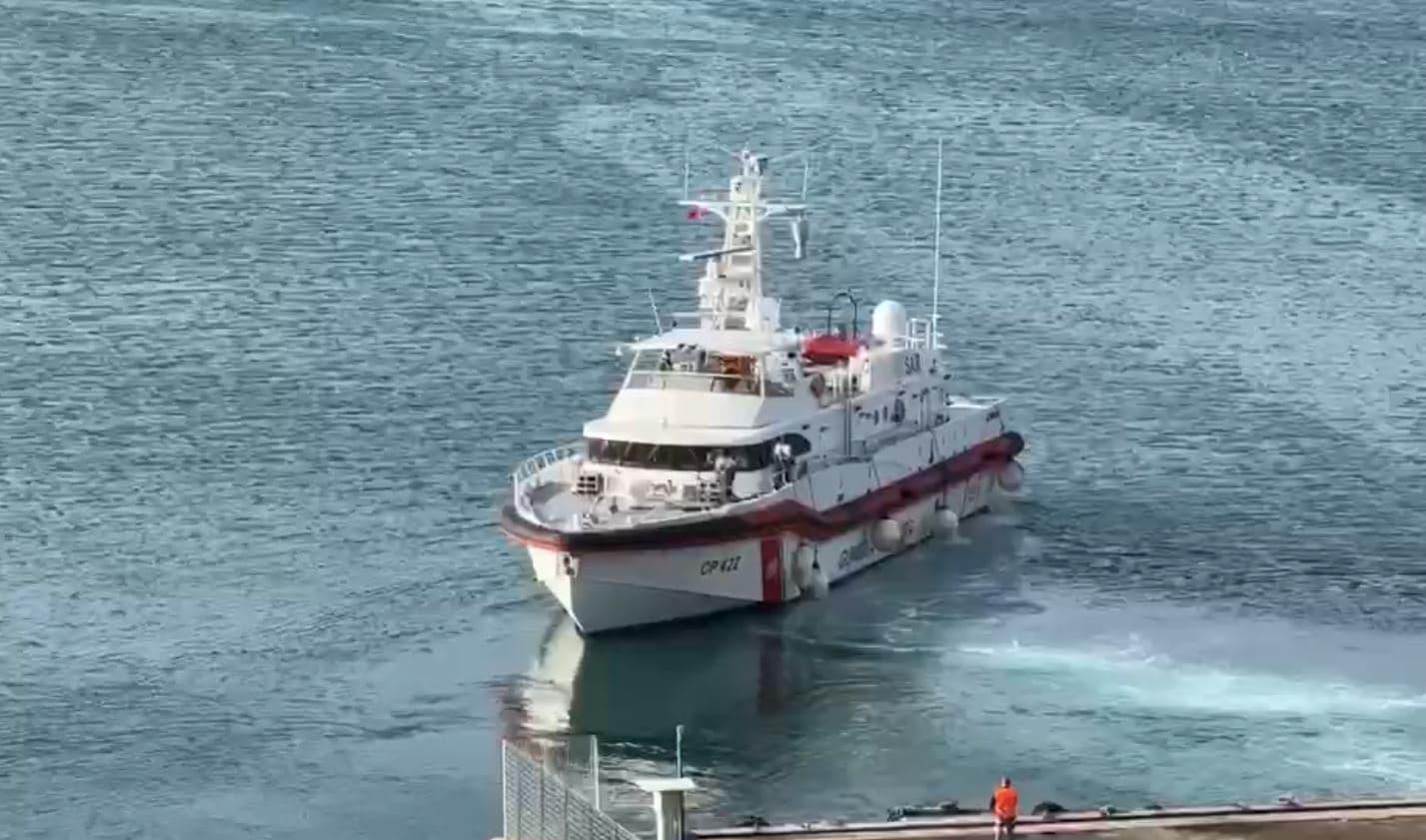 Niset drejt Italisë anija me 12 emigrantët që po qëndronin në Gjadër