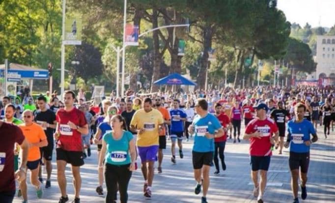 Maratona e Tiranës/ Më shumë se 4 mijë pjesëmarrës nga 50 vende të botës garojnë në 4 kategori