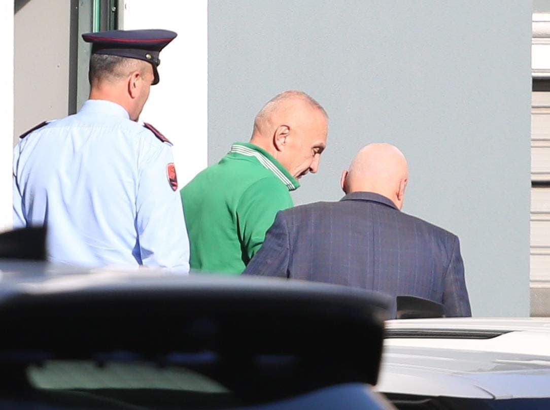 U arrestua me urdhër të SPAK/ Ilir Meta lë Policinë e Tiranës, transferohet me furgon drejt paraburgimit