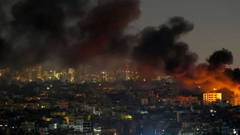 Sulme ajrore mbi Liban/ Izraeli bombardon bankat e Hezbollah-ut