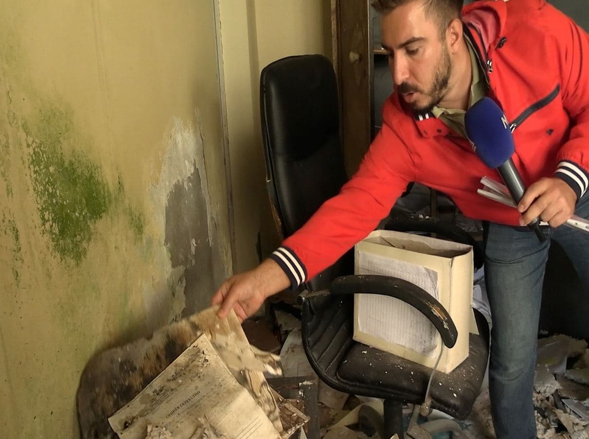Xhadat/ Krimbat hanë dosjet e qytetarëve tek Zyra Përmbarimore Kavajë 