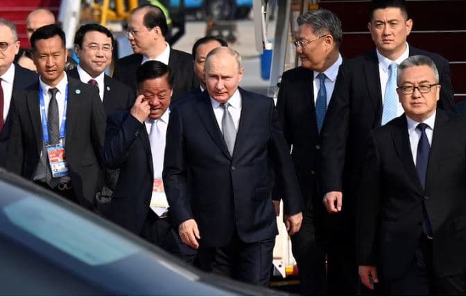 Kim Jong Un viziton bazat raketore, Putin dhe Jinping: Ne sjellim stabilitet në botë