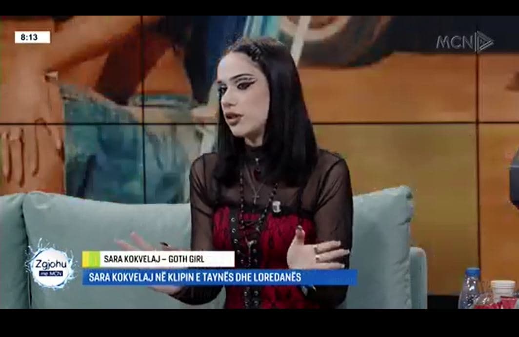 Sara Kokvelaj në klipin e Taynës dhe Loredanës: Më zgjodhën për stilin ‘goth girl’