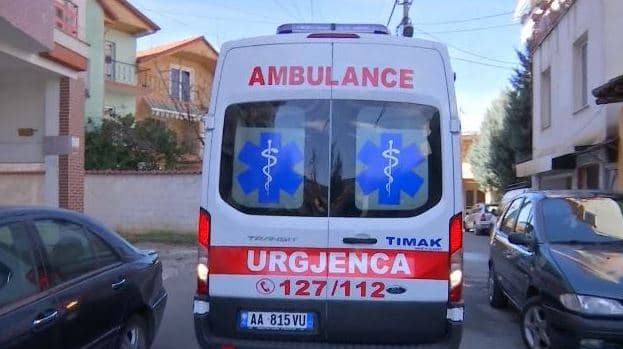 Makina përplas këmbësorin në Sarandë, i plagosuri po transportohet drejt Spitalit të Traumës