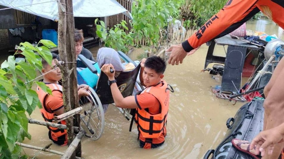 Stuhia tropikale shkakton 24 viktima në Filipine