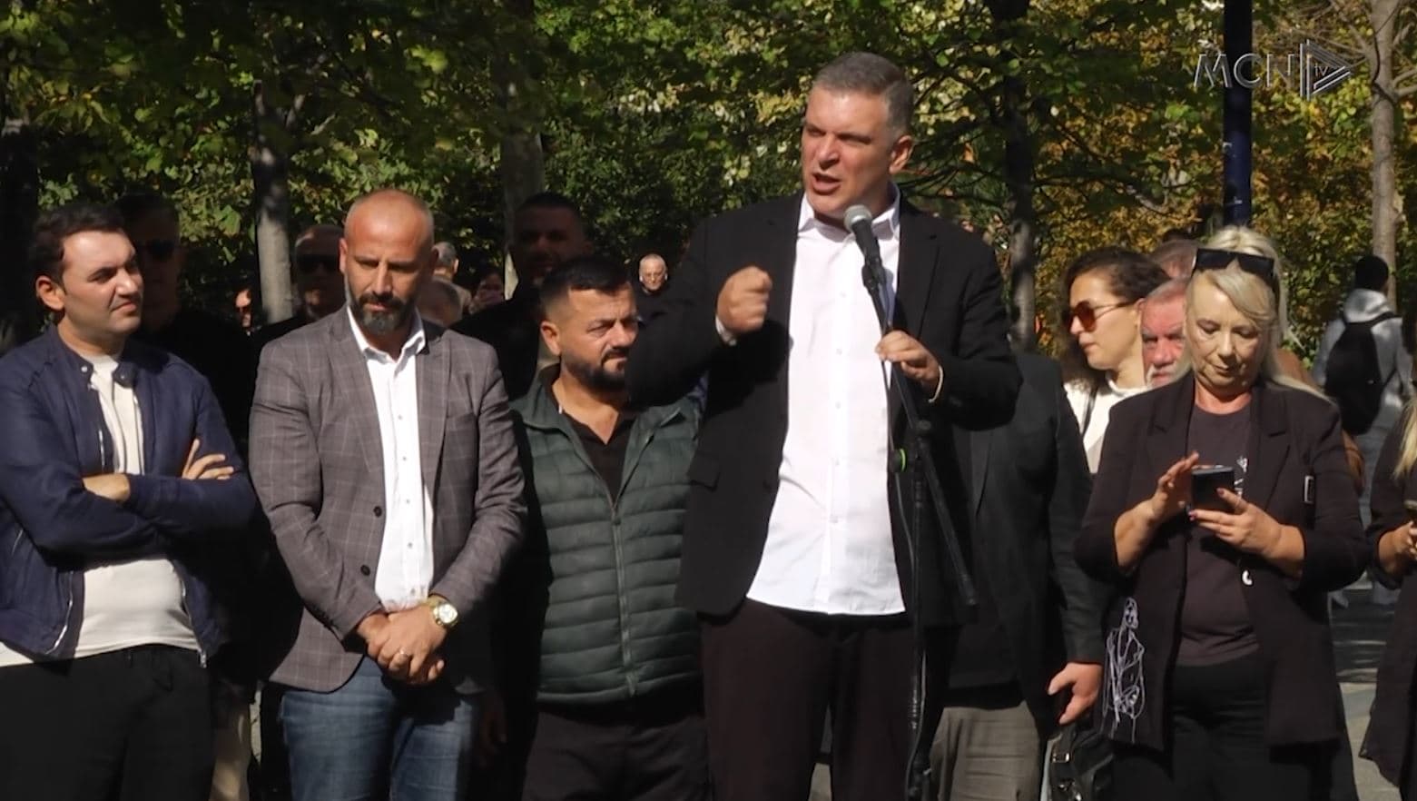 “Me Ndrecën do merremi edhe për tokat në Jalë”/ Blushi: Kriminelët po provokojnë Metën në qeli (VIDEO)