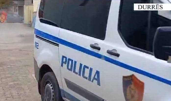 Durrës/ Hyri për të vjedhur në market dhe plagosi me thikë punonjësen, arrestohet 34 vjeçari