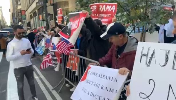 Takimi me diasporën, Rama pritet me protesta në New York