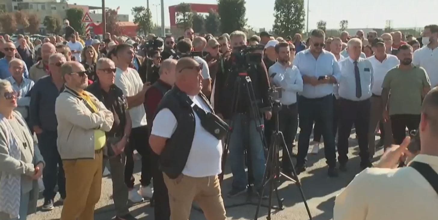 Rikthimi i mbetjeve toksike/ Protestë në hyrje të Portit të Durrësit, Bylykbashi: Aferë kriminale