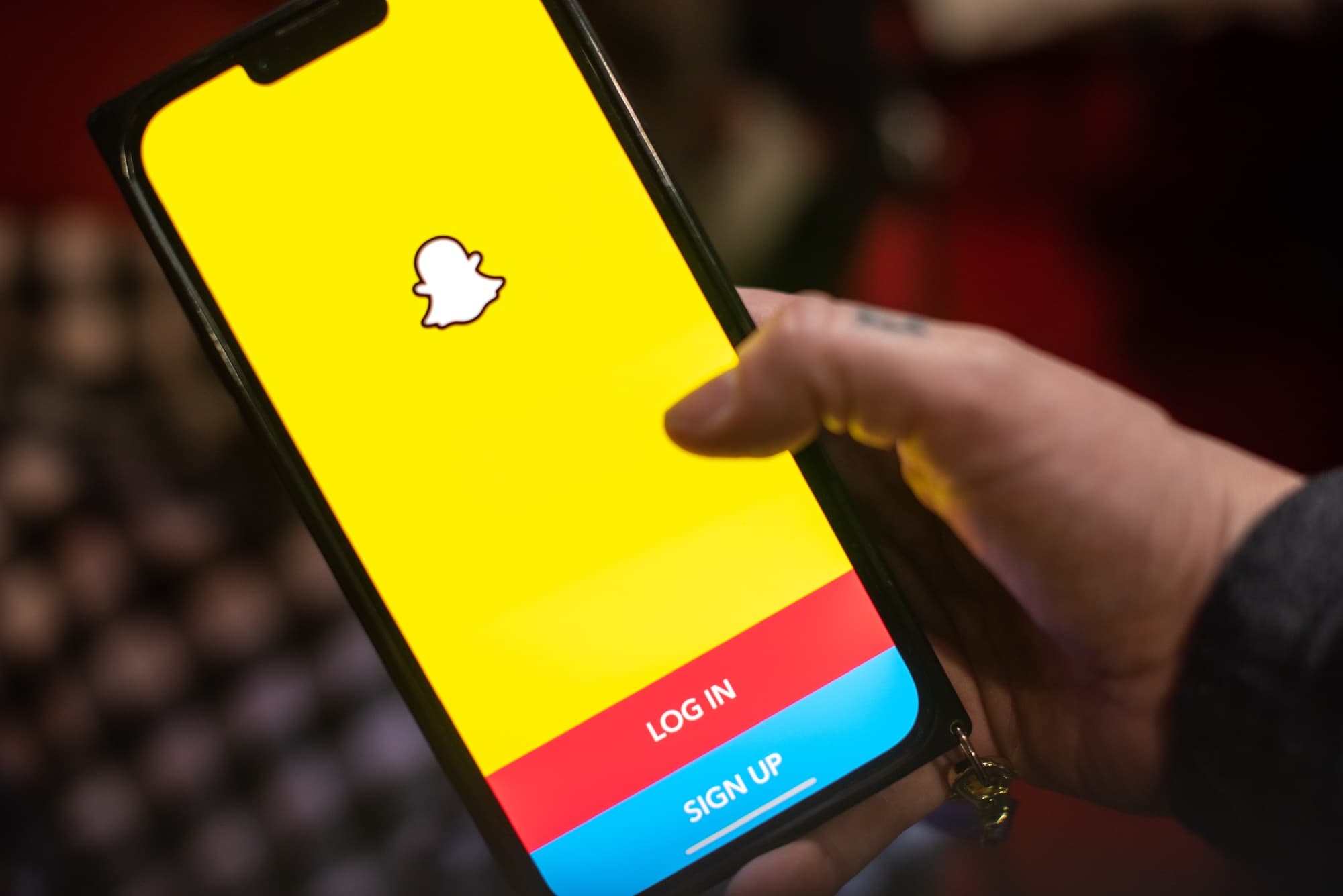 Tre adoleshentë shpërndajnë në Snapchat videon intime të një 16-vjeçareje 