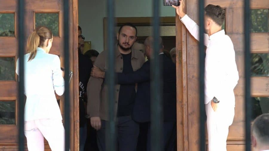Salianji letër ambasadorëve dhe europarlamentarëve: Jam i burgosur politik