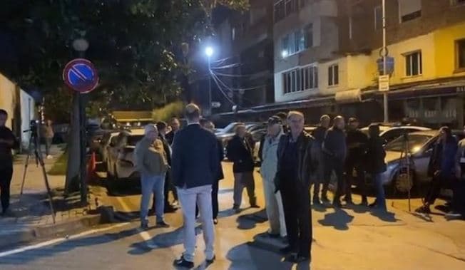 Bllokimi i rrugëve në Elbasan, tre të arrestuar, procedohen edhe 3 deputetë të PD