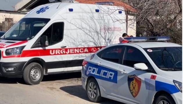 Maliq/ Babai plagos me thikë djalin 15-vjeçar