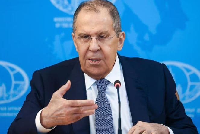 Lavrov: Turqia propozon negociata, por armatos Kievin