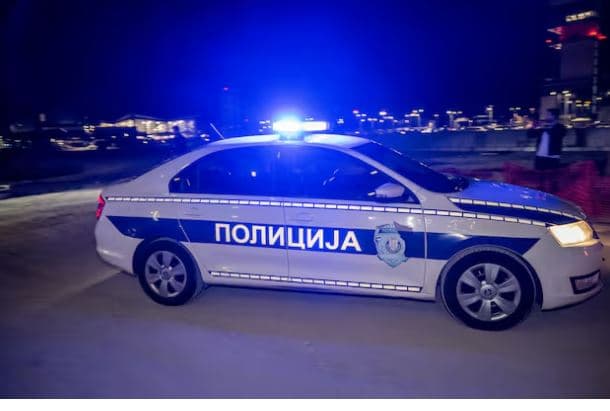 Bëri simbolin e shqiponjës, arrestohet në Beograd 30-vjeçari zviceran