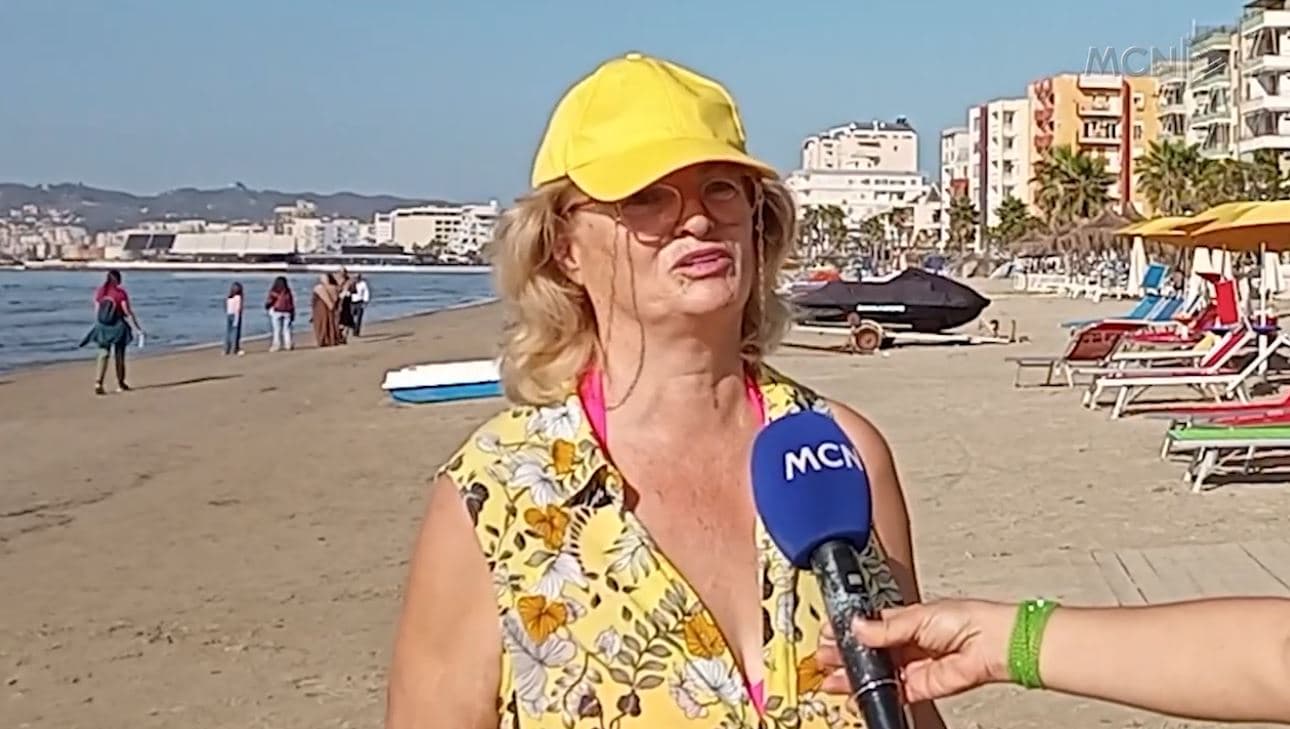 Plazh vjeshte në Durrës/ Pushues vendas dhe nga Kosova shijojnë motin e ngrohtë (VIDEO)