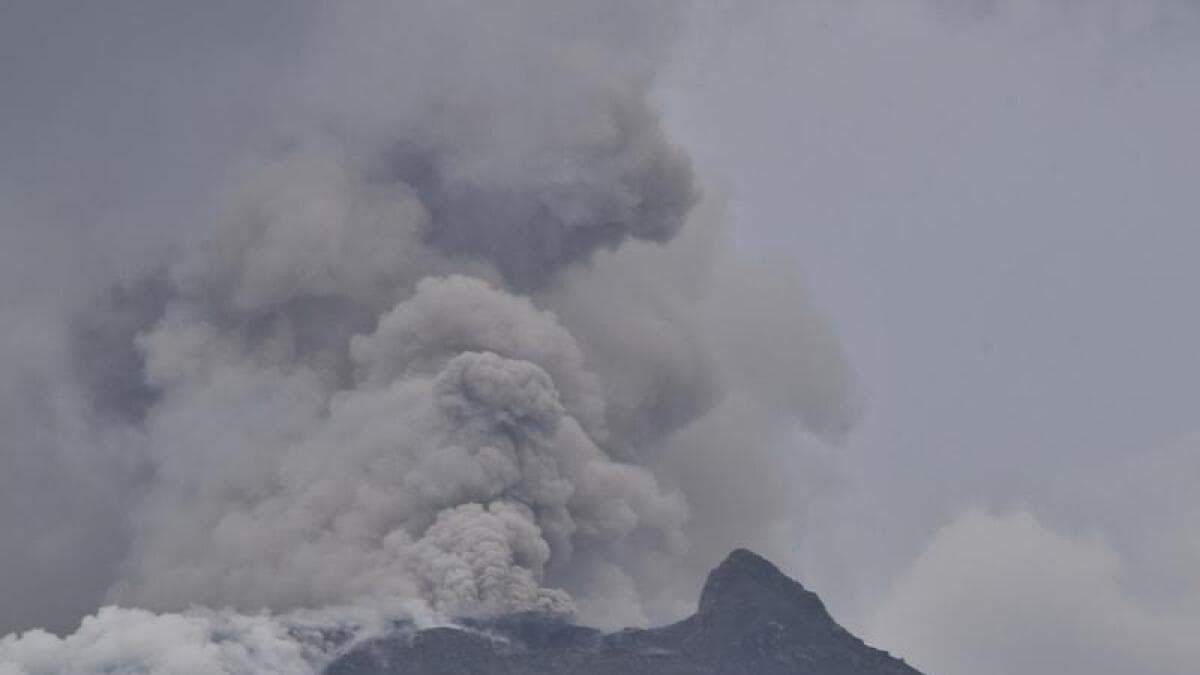Shpërthen vullkani në Indonezi, 10 të vdekur