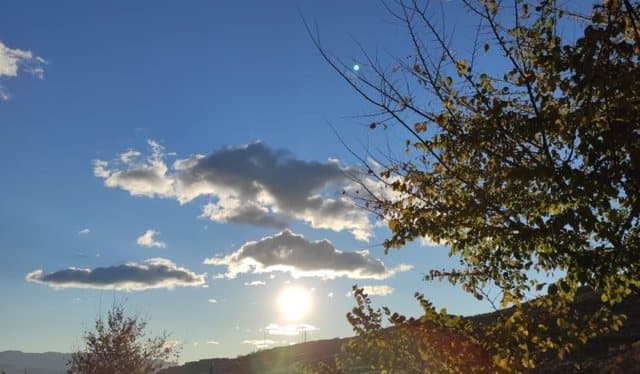 Moti sot/ Kthjellime dhe vranësira