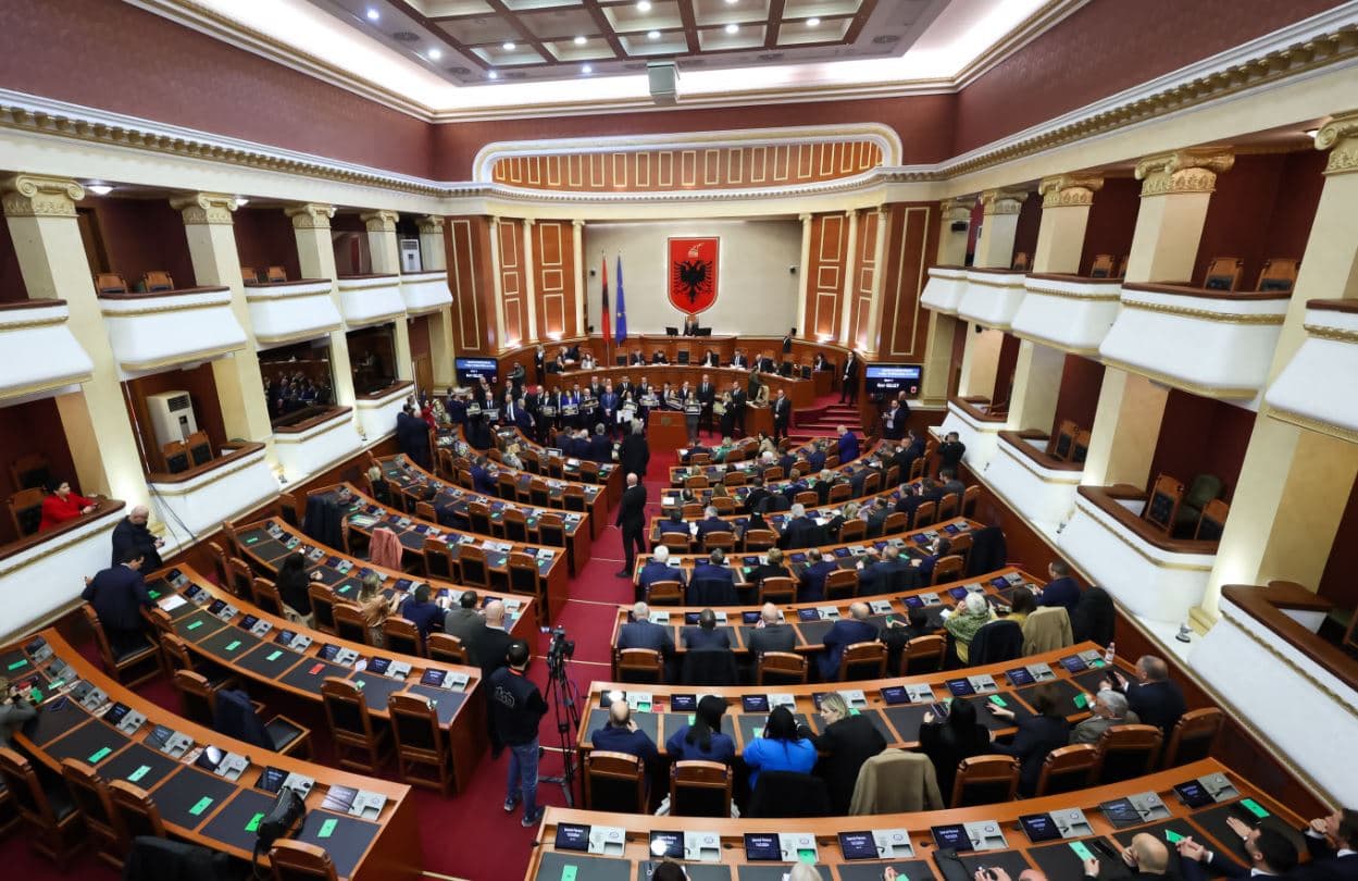 Gjykata Administrative shfuqizon vendimin e Kuvendit për përjashtimin e deputetëve të opozitës