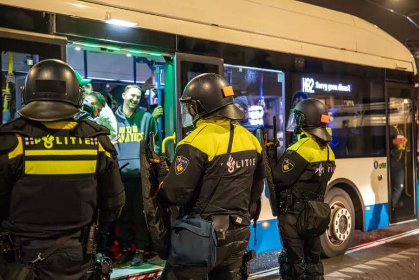 Dhuna ndaj tifozëve, ministri i Jashtëm i Izraelit niset drejt Amsterdamit