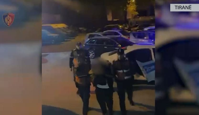 Me drogë dhe armë në lokal, “Klienti” vë në pranga një person në Tiranë 