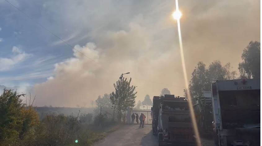 Shuhet zjarri në landifillin e Elbasanit/ Policia: Dyshohet se nisi nga një shkëndijë