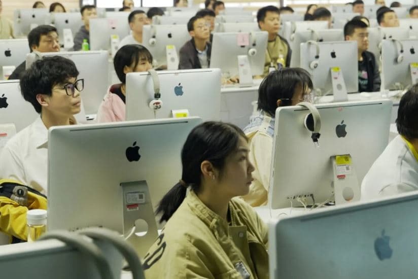 Në fabrikën e iPhone, gjendje të fikëti dhe 20 ditë punë rresht pa pushim