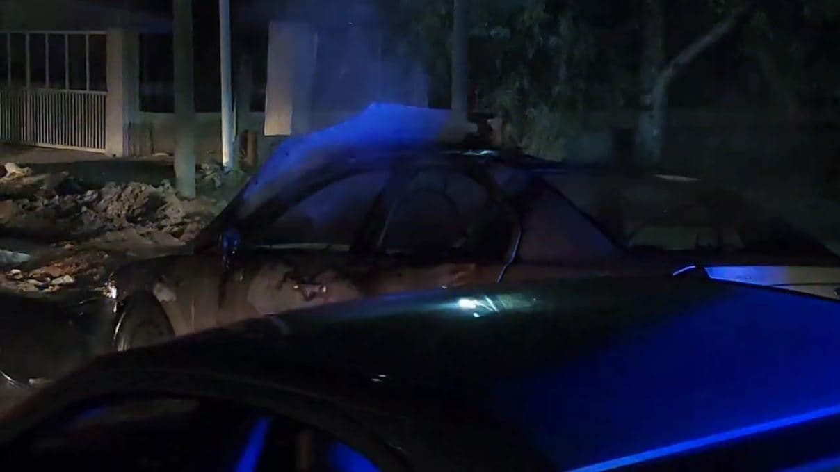 Merr flakë në ecje një makinë në Fier 