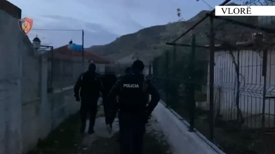 Shisnin droga të forta në Vlorë dhe Fier, 11 të arrestuar, dy në kërkim 