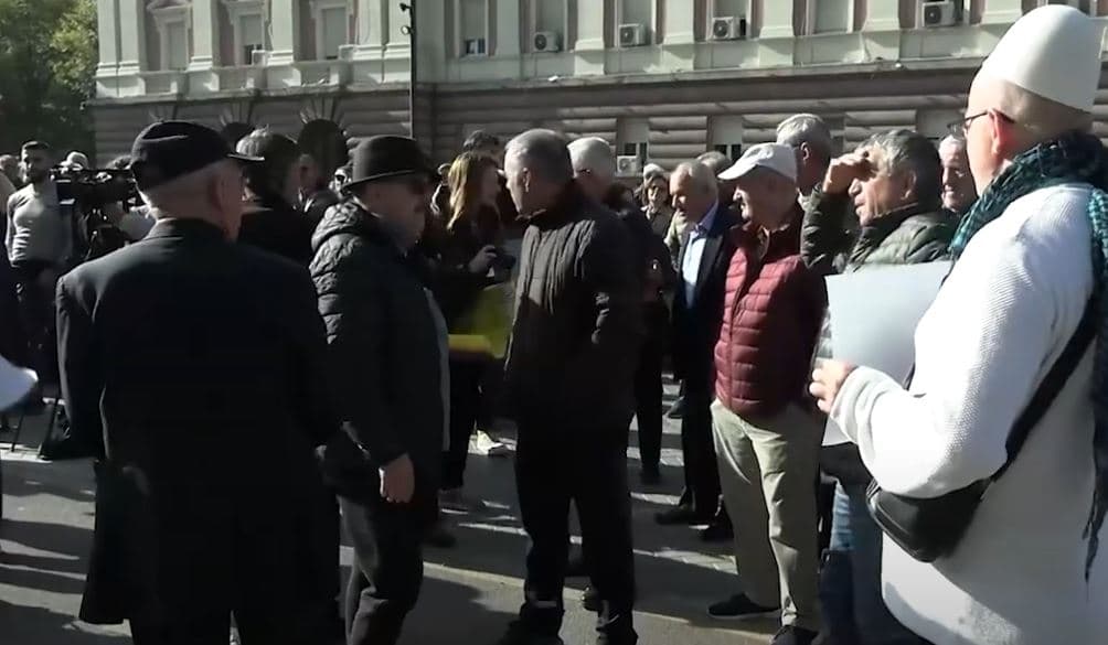 Pensionistët, peticion Ramës për pensionet. Ish-minatorët: Do të futemi në grevë urie nese nuk na njihet statusi (VIDEO)