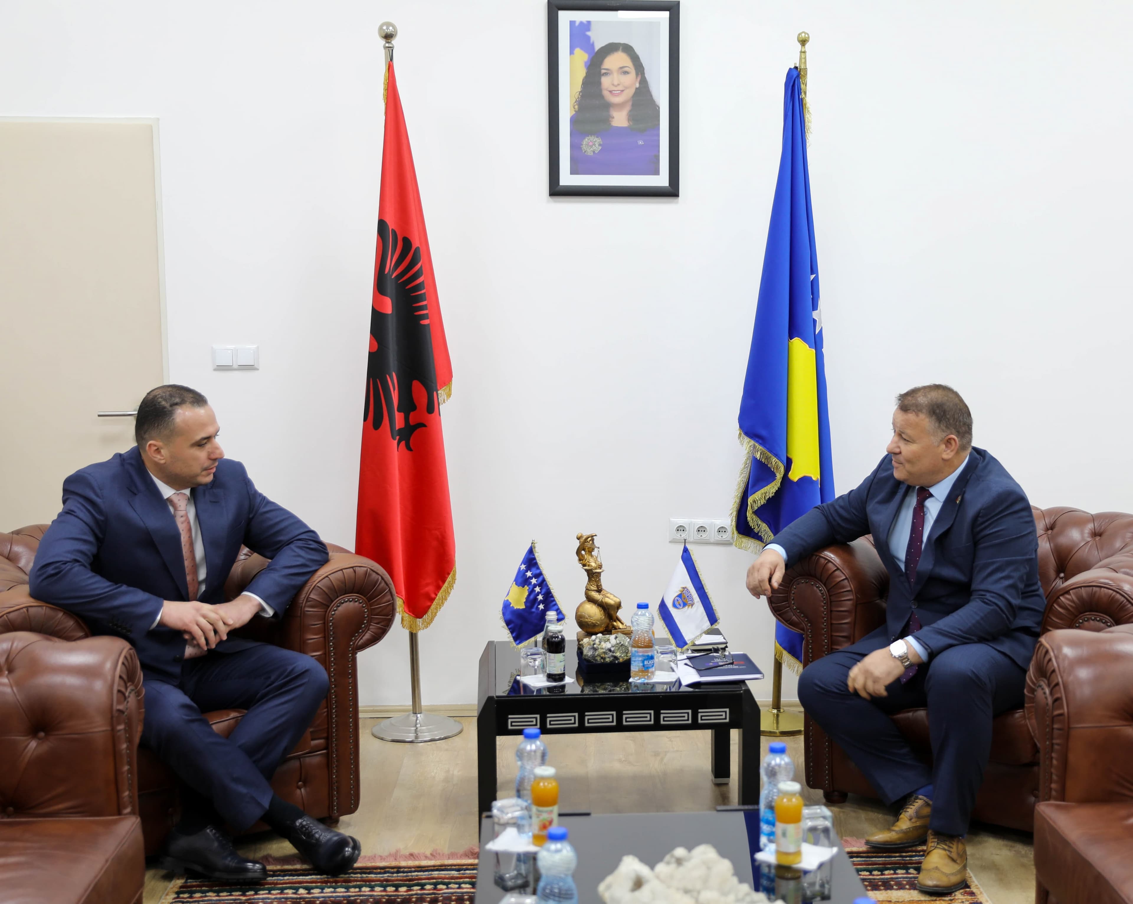 Vizitë në Kosovë, Proda takon Hoxhën: Shkëmbim informacionesh për goditjen e grupeve kriminale