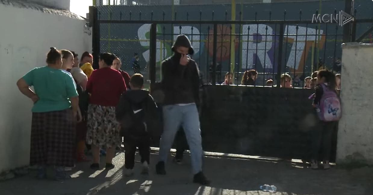 Plagoset 14-vjeçari në shkollë. Prindër dhe nxënës të frikësuar: Mungon siguria