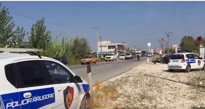 Makina përplas këmbësoren në Elbasan
