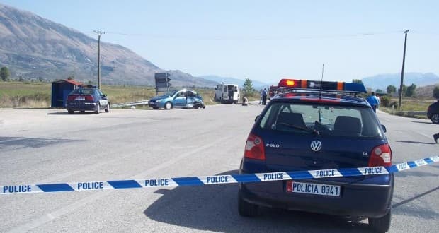 Makina përplas këmbësoren/ Arrestohet shoferi në Elbasan
