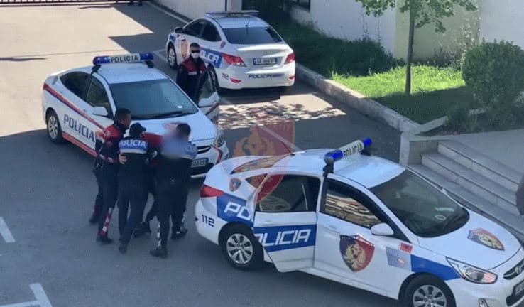I dënuar me 10 vjet burg për tentativë vrasjeje, arrestohet 58-vjeçari në Elbasan