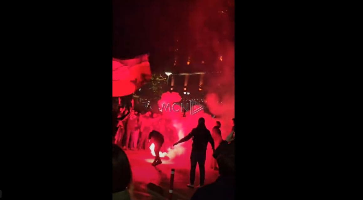 Përballja me Çekinë/ Tifozët kuqezi ndezin atmosferën në bulevard